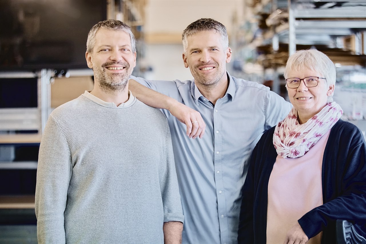 Tobias Pahling mit Team in der Pahling-Fertigung